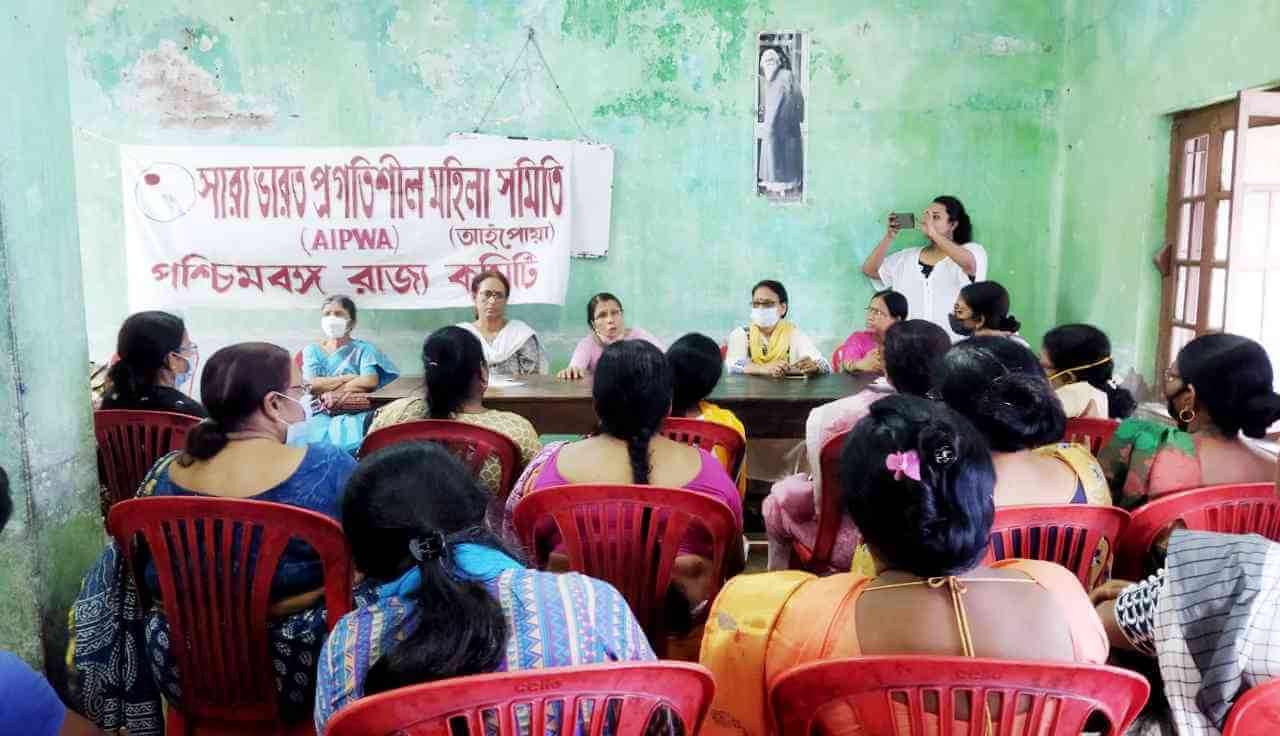 নরেন্দ্রপুর থানায় নির্যাতনের অভিযোগপত্র দেওয়া হল রাজ্য মহিলা কমিশনে