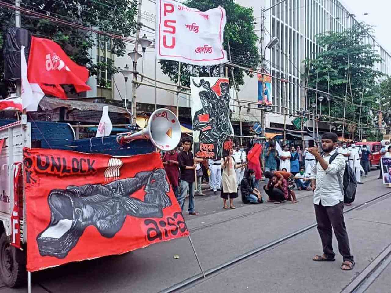 দাবি একটাই, ক্যাম্পাস খোলা চাই! হোক আনলক