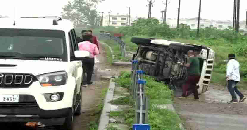 বিকাশ দুবে পরিঘটনা : দুর্বৃত্ত-পুলিশ-রাজনীতিবিদ আঁতাত ও সংঘর্ষরাজ উত্তরপ্রদেশে আইনশাসনের কাছে বিপর্যয় হয়ে দেখা দিয়েছে