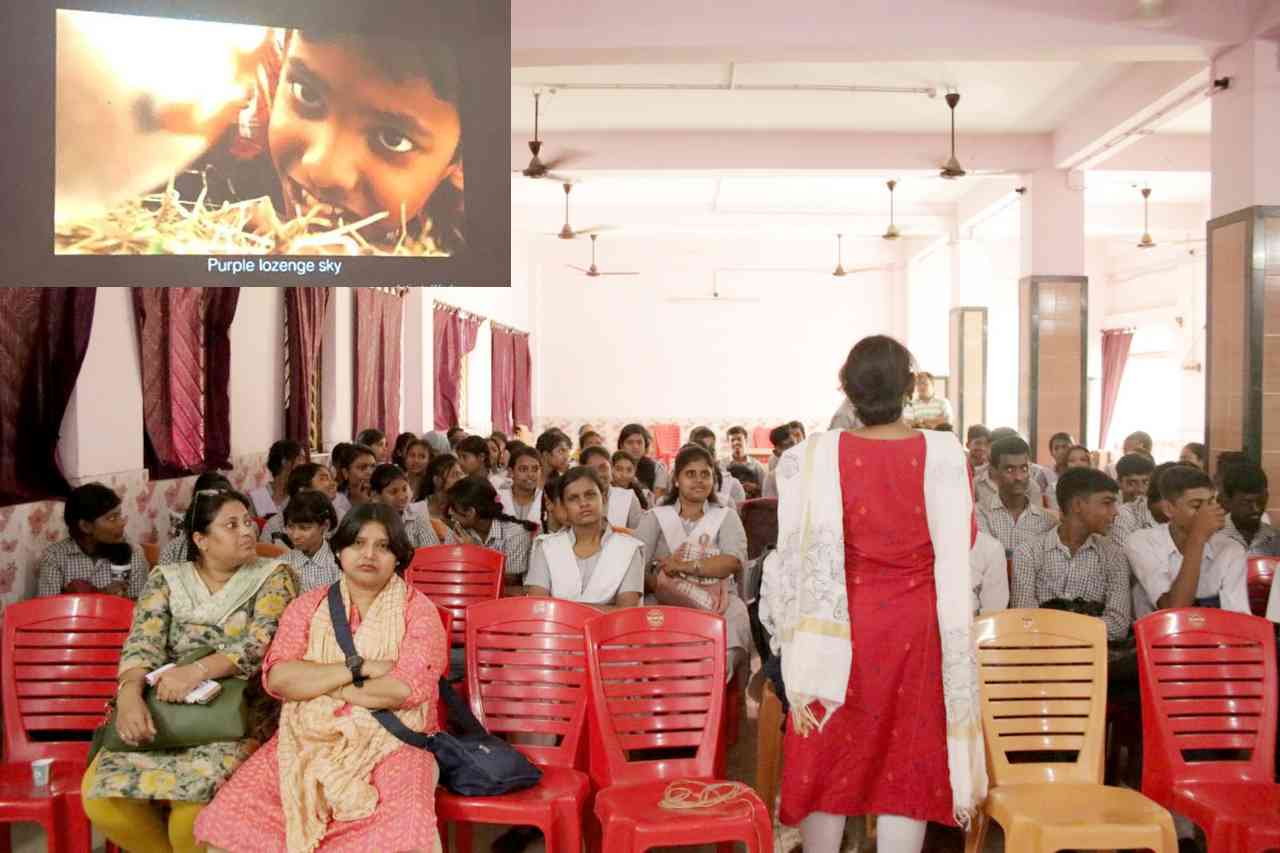 আবার শিক্ষা প্রতিষ্ঠানে ছাত্রী-ছাত্রদের জন্য চলচ্চিত্র প্রদর্শন