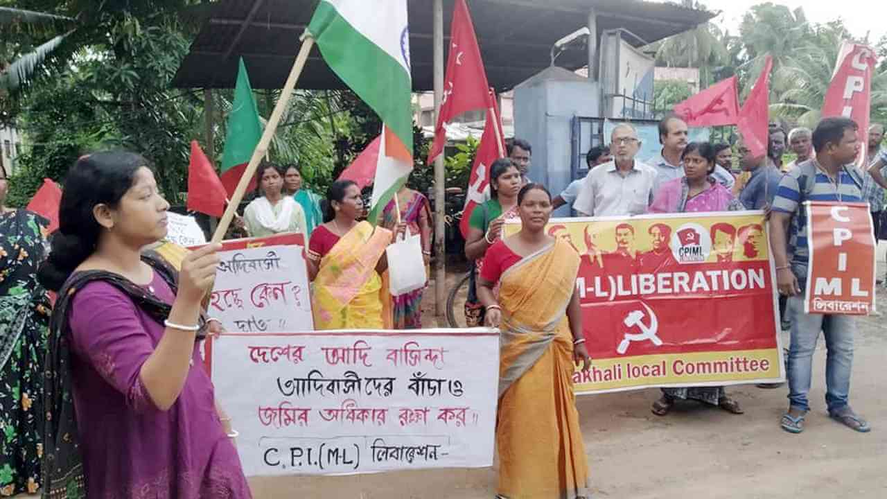 ধনিয়াখালি ব্লকে আদিবাসী পরিবারের জমি গ্রাসের অপচেষ্টা