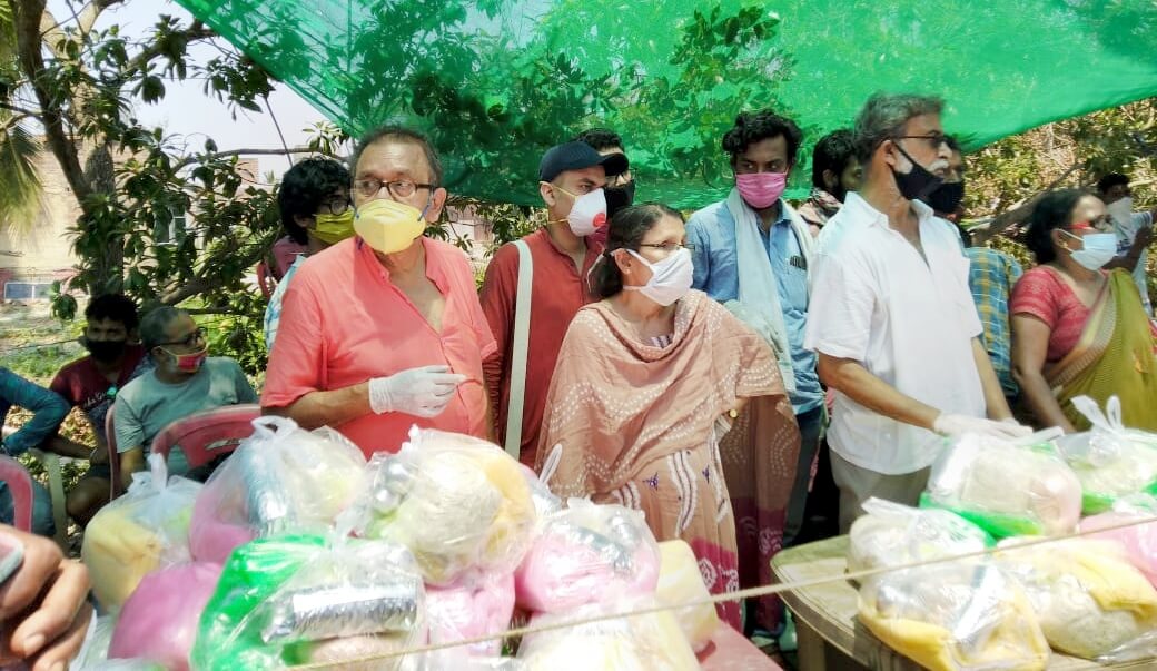 সঙ্কটে সাধারণ মানুষ : সাহায্য সহযোগিতা প্রতিবাদে বামপন্থীরা আমফানে ক্ষতিগ্রস্ত সহ-নাগরিকদের পাশে