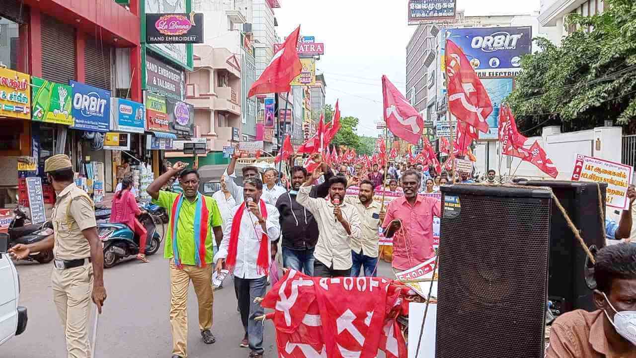 বেআইনি লকআউটের বিরুদ্ধে লার্সেন-ও-টুব্রোর শ্রমিকদের সংগ্ৰাম