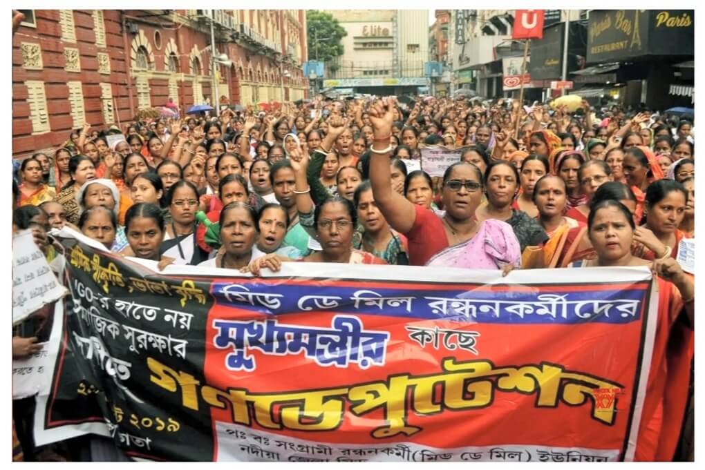 কয়েক হাজার মিড-ডে-মিল কর্মীর বিক্ষোভ সমাবেশ : মুখ্যমন্ত্রীকে স্মারকলিপি পেশ