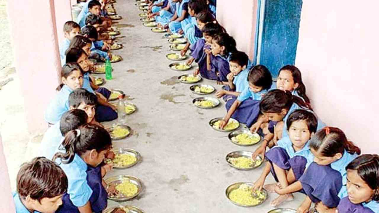 স্বাধীনতার ৭৫ বছর পরেও স্কুলের শিশুদের পুষ্টির দিকটি অবহেলিত