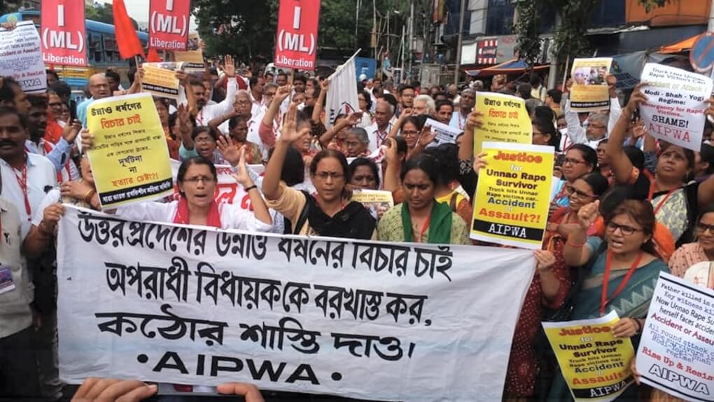 উন্নাও-এর তরুণীকে ট্রাকে পিষে মেরে ফেলার চেষ্টা -- মোদী-যোগীর রাজ্যে মহিলাদের ন্যায় বিচার পাওয়ার লড়াইকে দমনের চেষ্টা