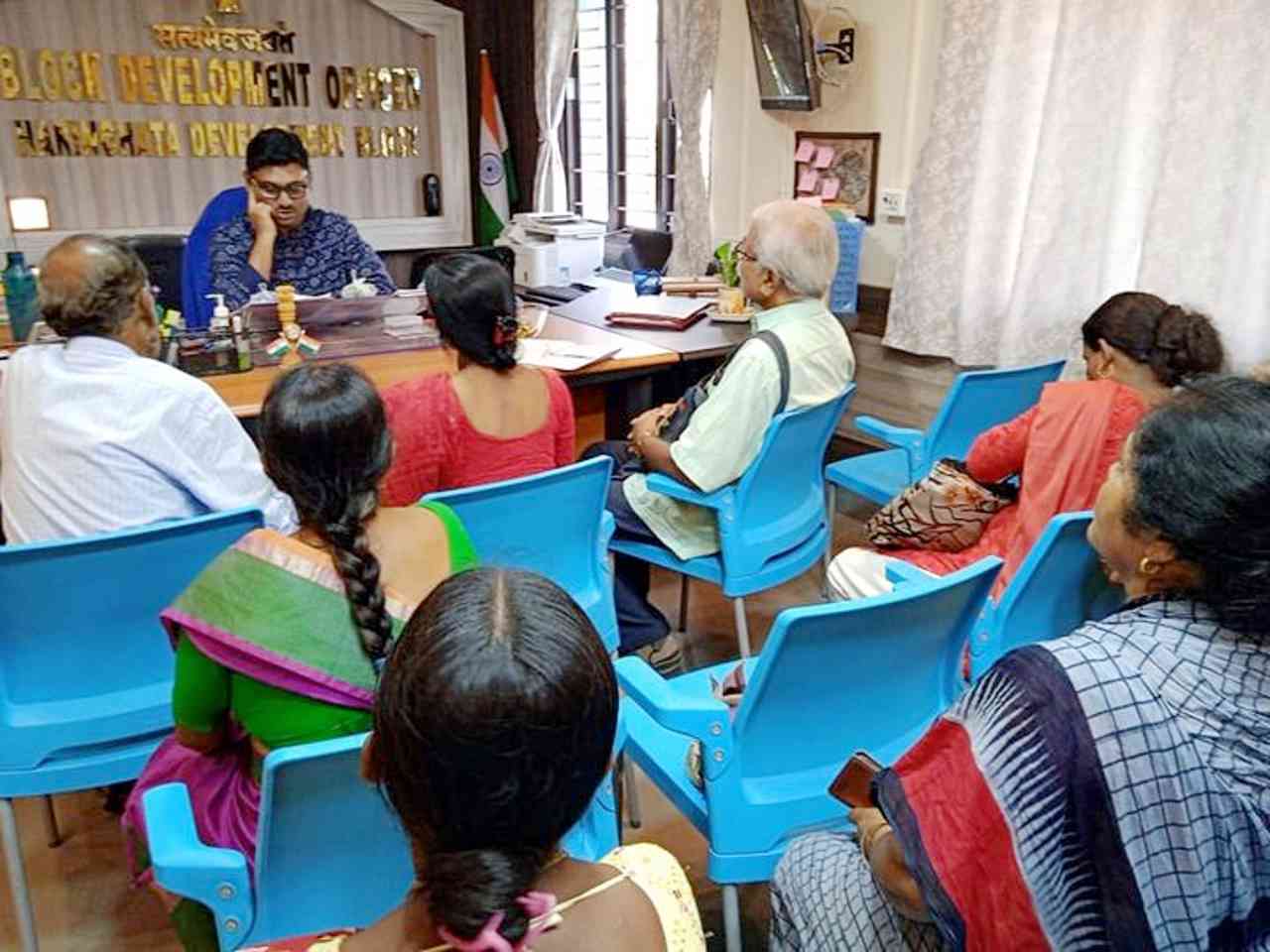 নদীয়ায় গ্যাস দুর্ঘটনায় মৃত রন্ধনকর্মীর পরিবারের ক্ষতিপূরণের দাবিতে স্মারকলিপি