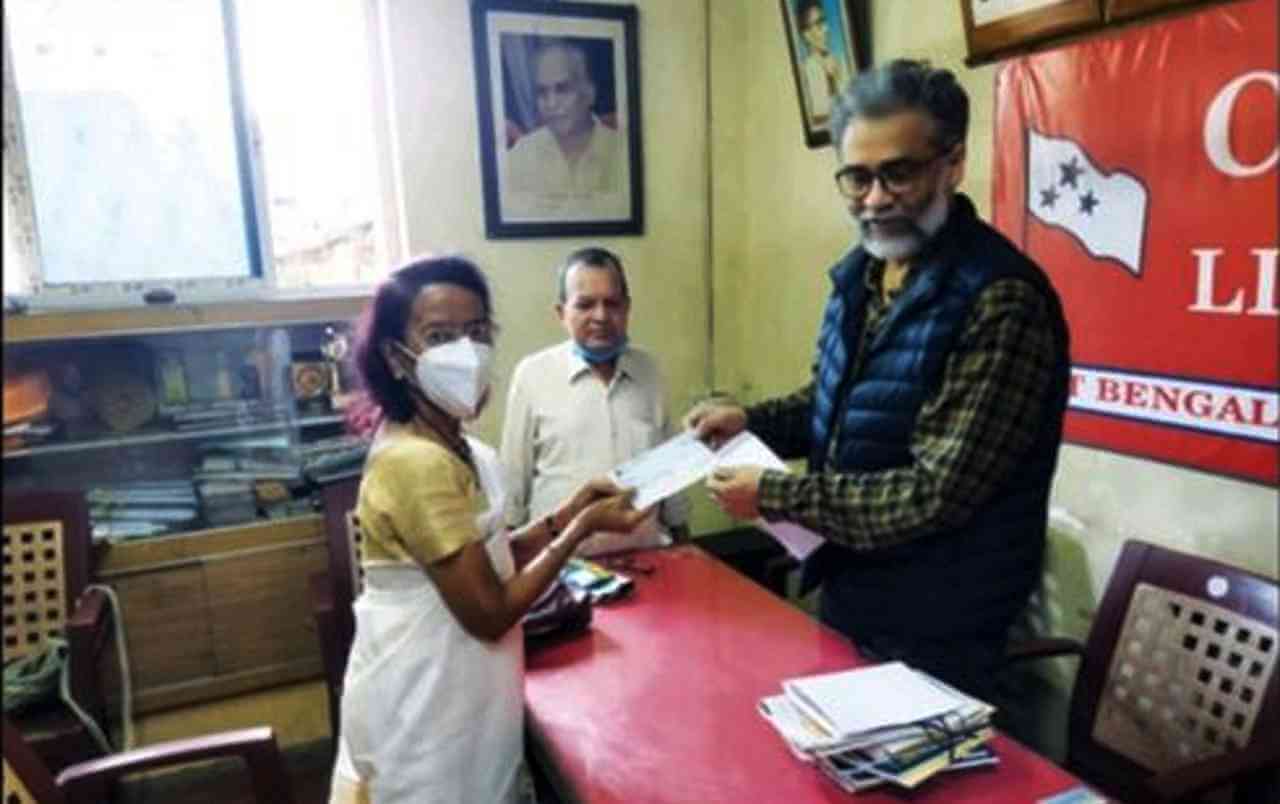 পার্টি তহবিলে অনুদান দিলেন প্রবীণা দরদী