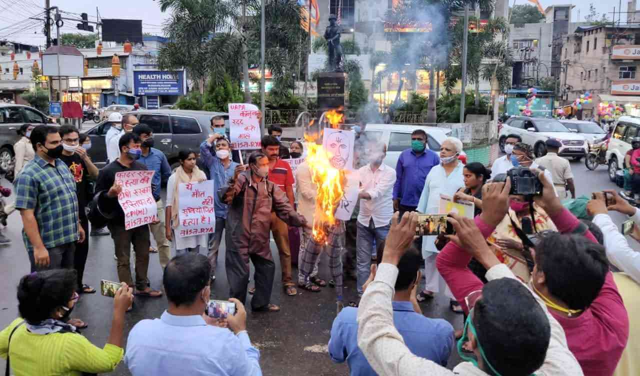 জেল হেফাজতে ফাদার স্ট্যান স্বামীর হত্যার বিরুদ্ধে শোক ও প্রতিবাদে সোচ্চার হন
