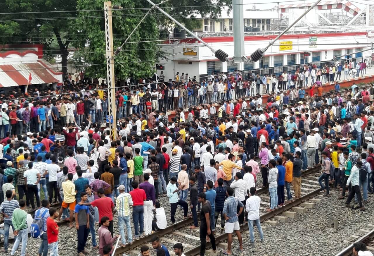 অশনি সংকেত : ভারতীয় রেলকে কোন পথে নিয়ে যাওয়া হচ্ছে