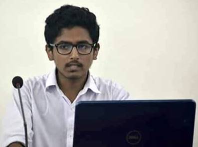 বন্ধু তোমার চোখের মাঝে চিন্তা খেলা করে ...