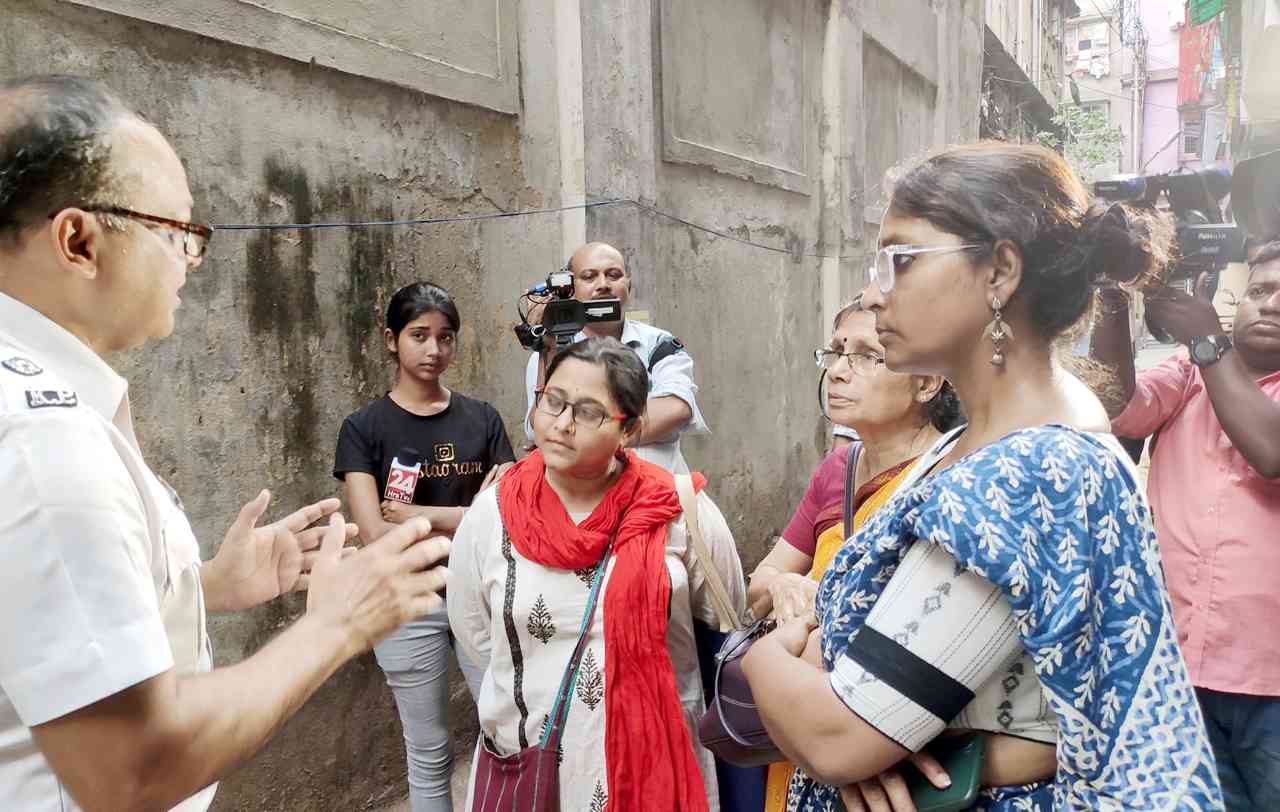 তিলজলায় মহিলা সমিতির প্রতিনিধিদল