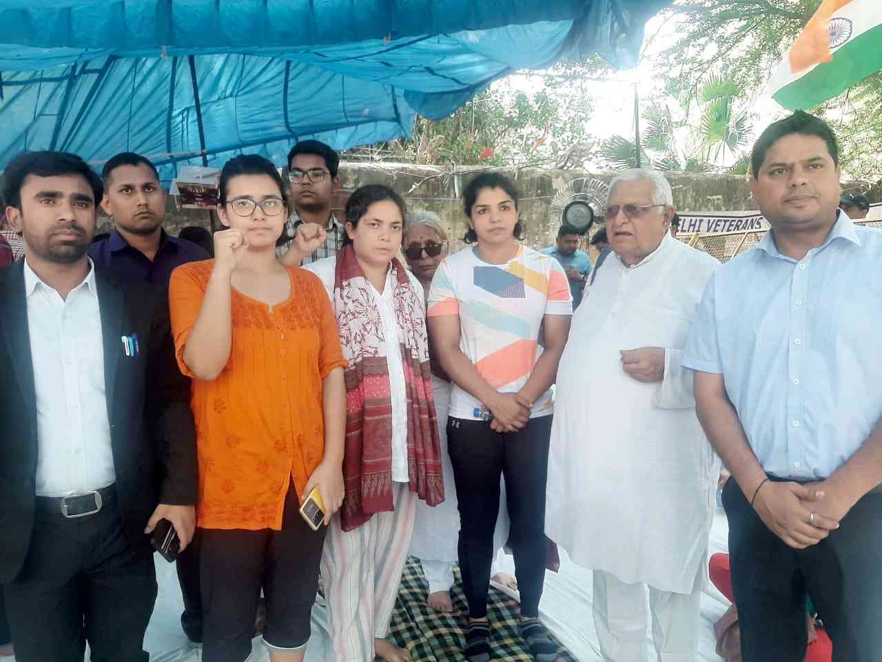 যৌন হয়রানির বিরুদ্ধে কুস্তিগীরদের চলমান প্রতিবাদের সাথে সংহতি !